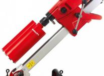 Gręžiame skyles kanalizacijai ortakiams. Gręžiame skyles kanalizacijai ortakiams.