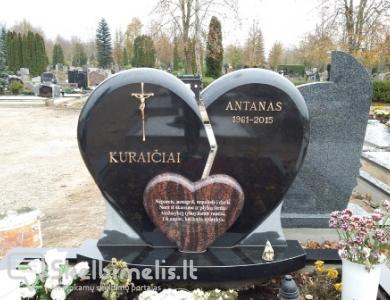 Paminklai, antkapiai, skulptūros, plokštės kapa